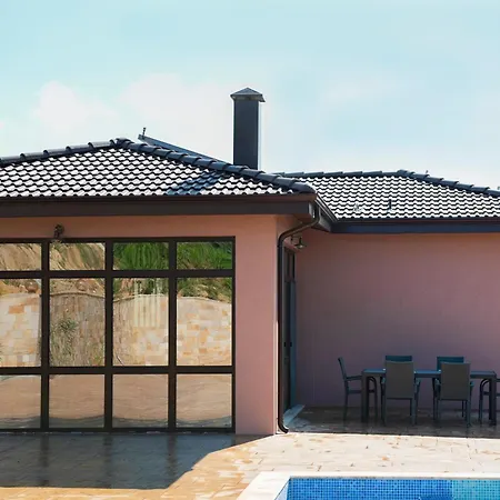 Villa слънчевите къщи-село китка